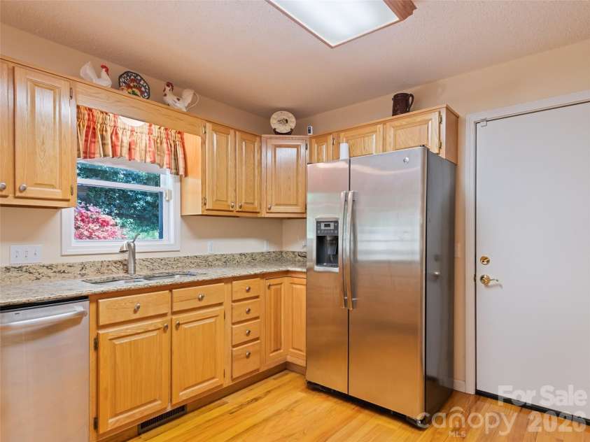 831 Red Bank Road, Waynesville, NC 28786.  MLS# CAR4375458, YatesRealty ID 24146. 