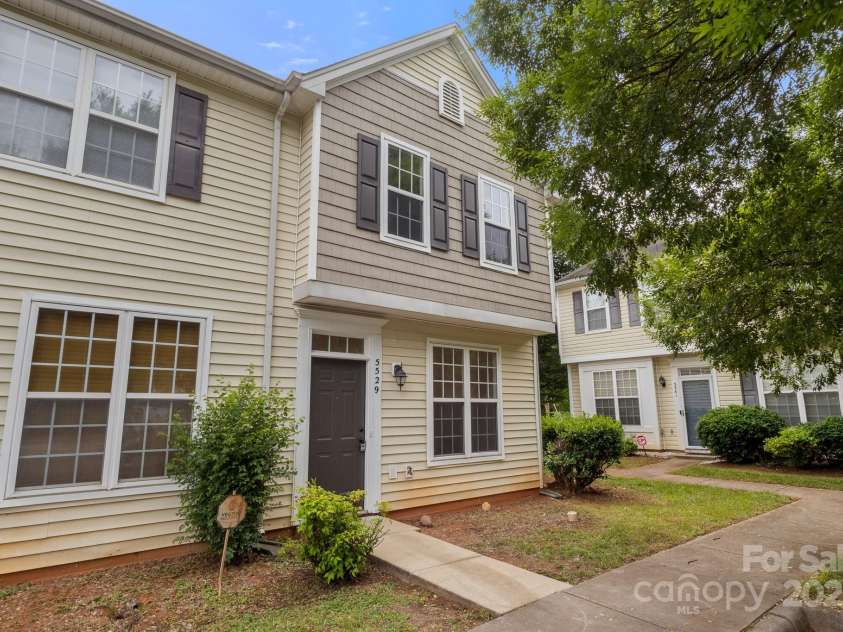 5529 Seths Drive, Charlotte, NC 28269.  MLS# CAR4259646, YatesRealty ID 24147. 
