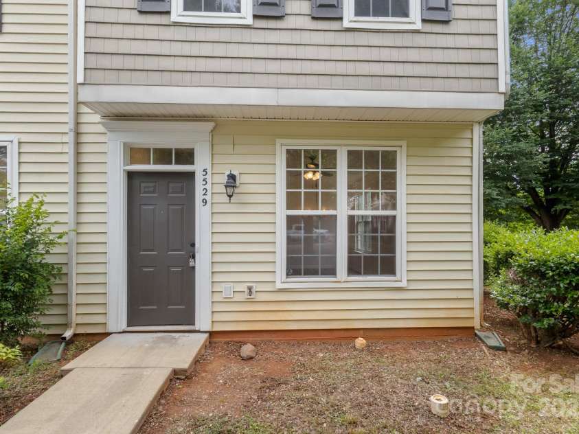 5529 Seths Drive, Charlotte, NC 28269.  MLS# CAR4259646, YatesRealty ID 24147. 