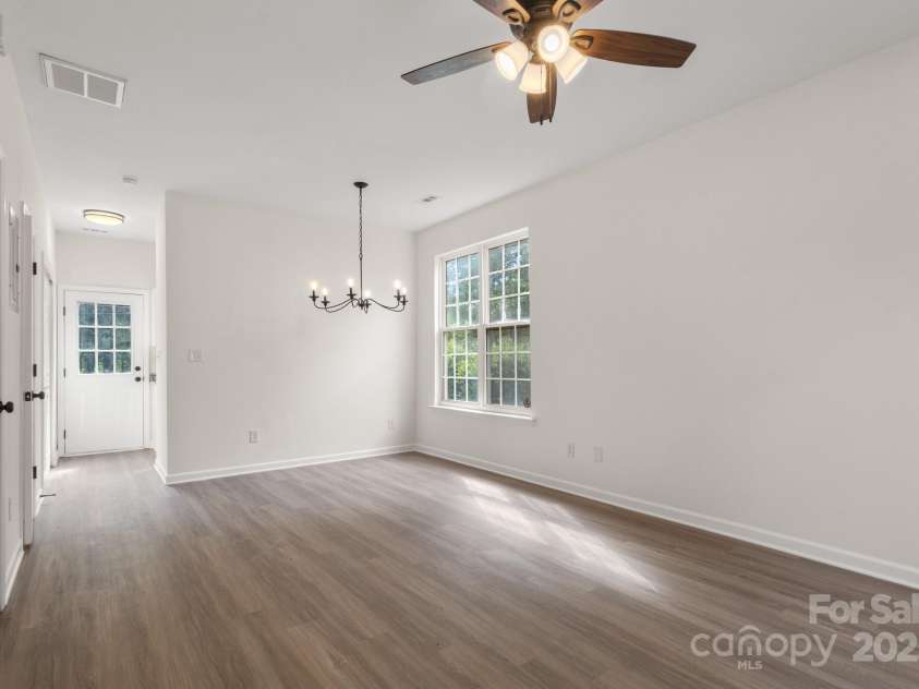 5529 Seths Drive, Charlotte, NC 28269.  MLS# CAR4259646, YatesRealty ID 24147. 