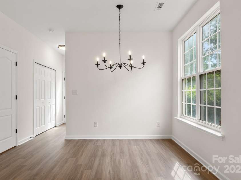 5529 Seths Drive, Charlotte, NC 28269.  MLS# CAR4259646, YatesRealty ID 24147. 