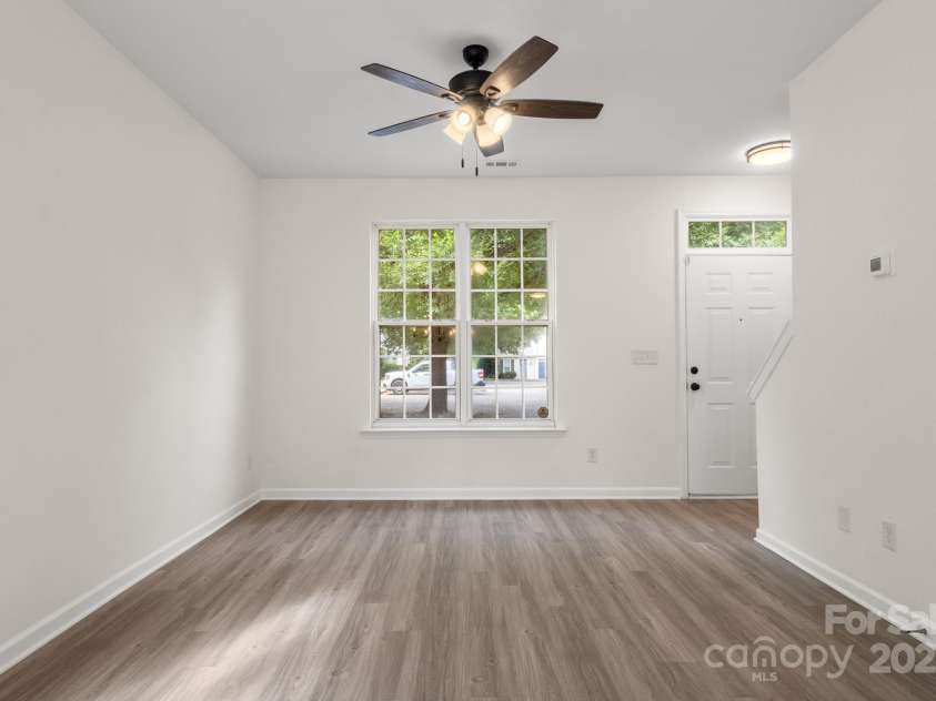 5529 Seths Drive, Charlotte, NC 28269.  MLS# CAR4259646, YatesRealty ID 24147. 