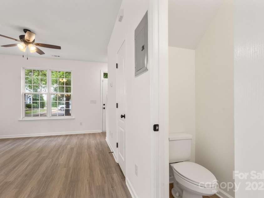 5529 Seths Drive, Charlotte, NC 28269.  MLS# CAR4259646, YatesRealty ID 24147. 