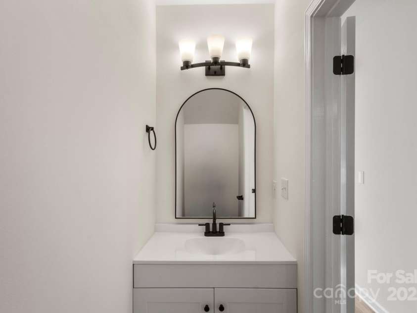 5529 Seths Drive, Charlotte, NC 28269.  MLS# CAR4259646, YatesRealty ID 24147. 