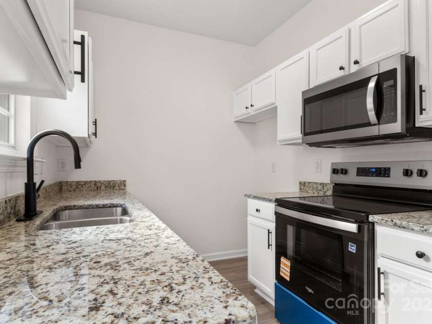 5529 Seths Drive, Charlotte, NC 28269.  MLS# CAR4259646, YatesRealty ID 24147. 