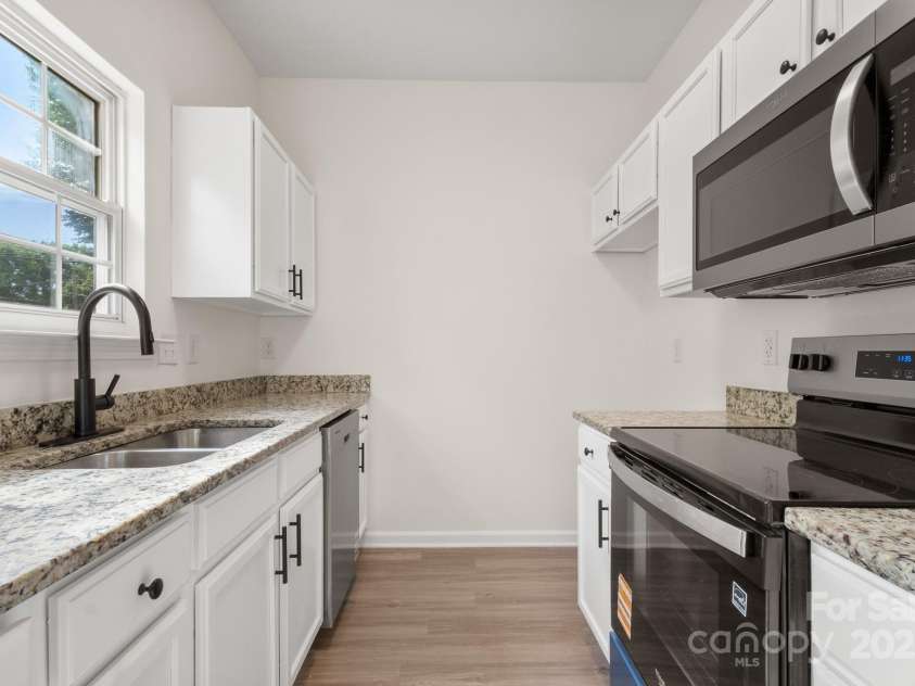 5529 Seths Drive, Charlotte, NC 28269.  MLS# CAR4259646, YatesRealty ID 24147. 