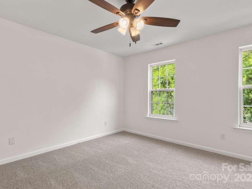 5529 Seths Drive, Charlotte, NC 28269.  MLS# CAR4259646, YatesRealty ID 24147. 