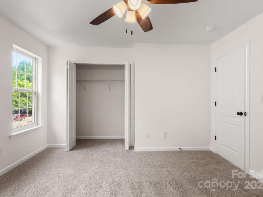 5529 Seths Drive, Charlotte, NC 28269.  MLS# CAR4259646, YatesRealty ID 24147. 