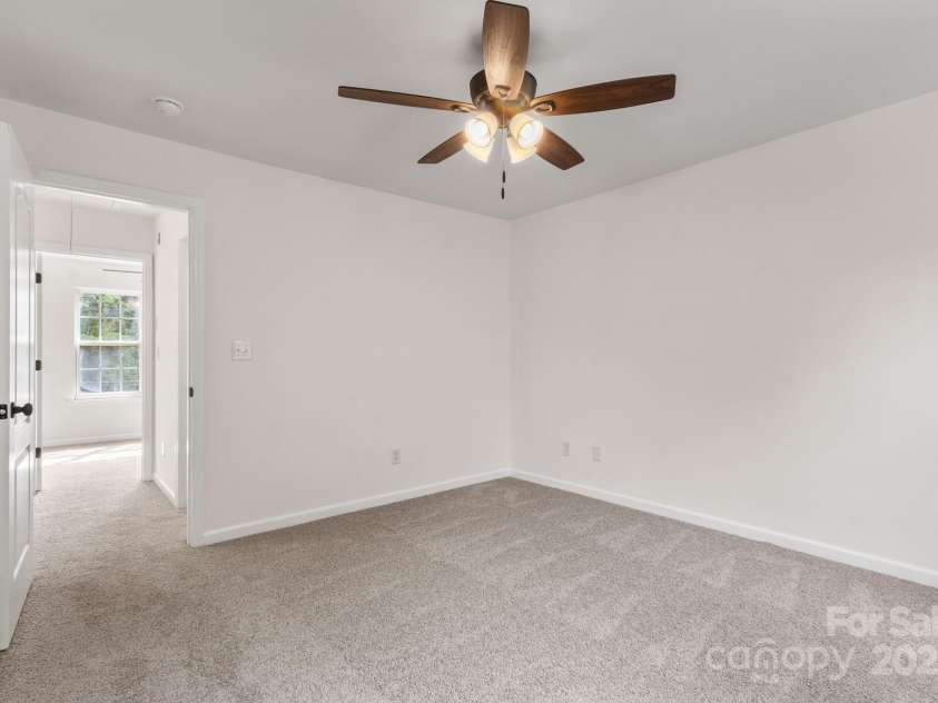 5529 Seths Drive, Charlotte, NC 28269.  MLS# CAR4259646, YatesRealty ID 24147. 