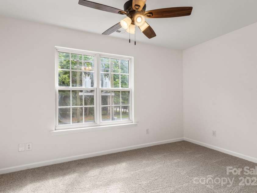 5529 Seths Drive, Charlotte, NC 28269.  MLS# CAR4259646, YatesRealty ID 24147. 