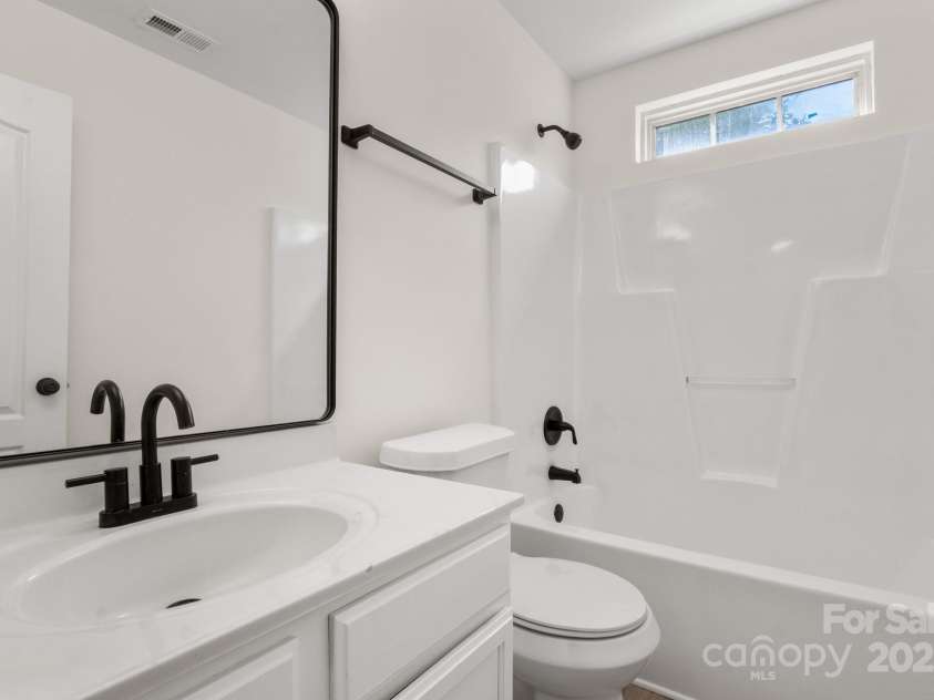 5529 Seths Drive, Charlotte, NC 28269.  MLS# CAR4259646, YatesRealty ID 24147. 