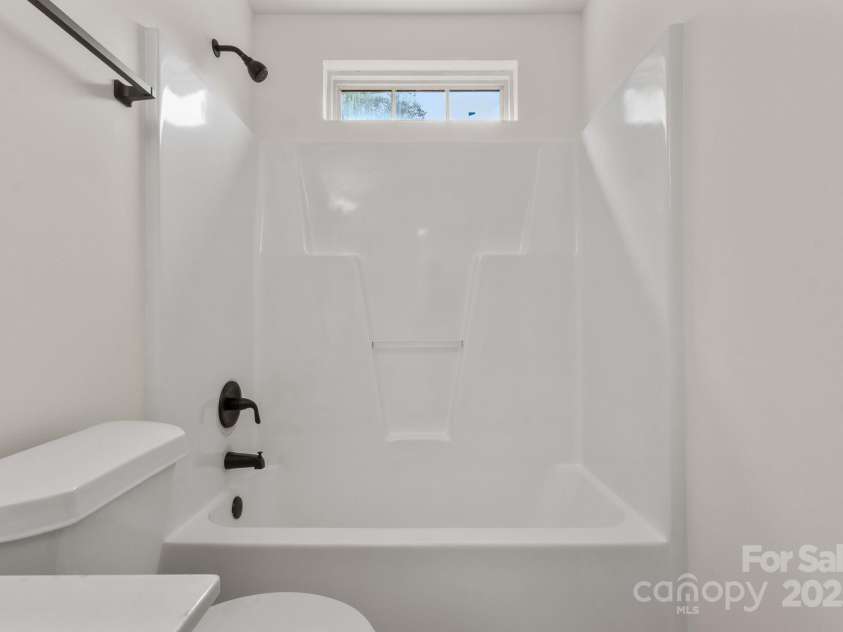 5529 Seths Drive, Charlotte, NC 28269.  MLS# CAR4259646, YatesRealty ID 24147. 