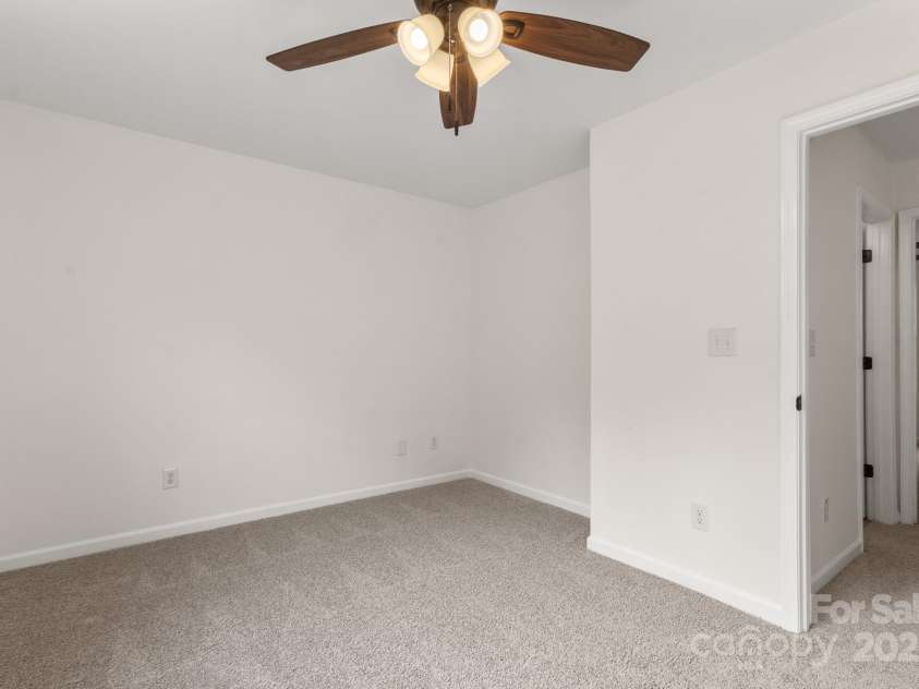 5529 Seths Drive, Charlotte, NC 28269.  MLS# CAR4259646, YatesRealty ID 24147. 