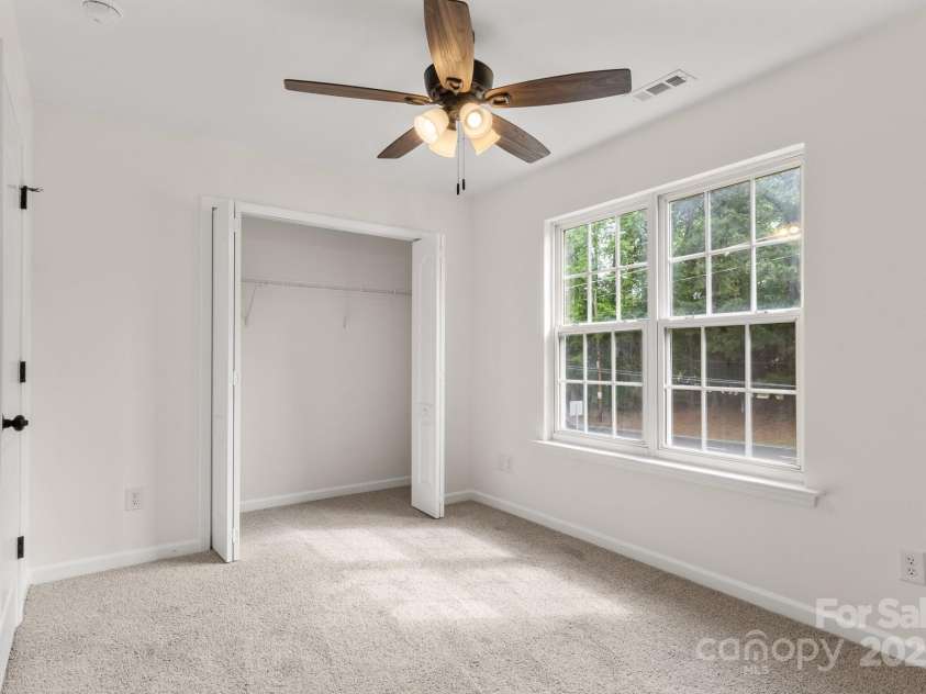 5529 Seths Drive, Charlotte, NC 28269.  MLS# CAR4259646, YatesRealty ID 24147. 