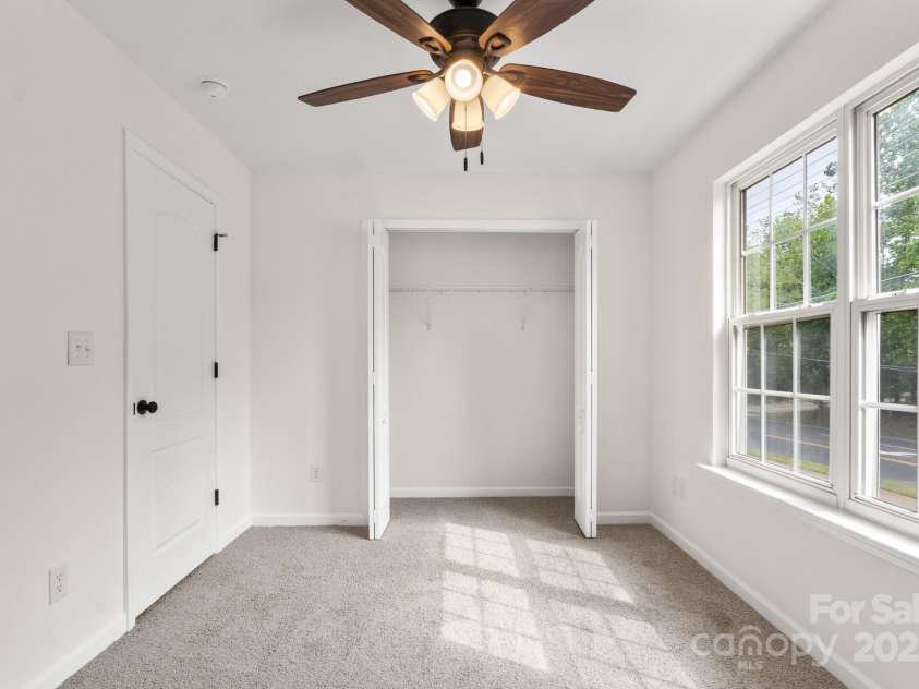 5529 Seths Drive, Charlotte, NC 28269.  MLS# CAR4259646, YatesRealty ID 24147. 