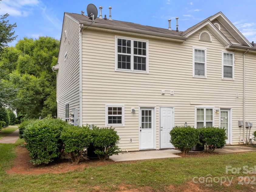 5529 Seths Drive, Charlotte, NC 28269.  MLS# CAR4259646, YatesRealty ID 24147. 