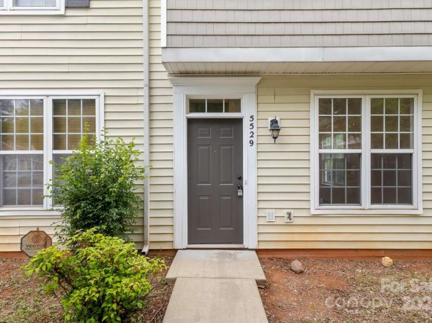 5529 Seths Drive, Charlotte, NC 28269.  MLS# CAR4259646, YatesRealty ID 24147. 