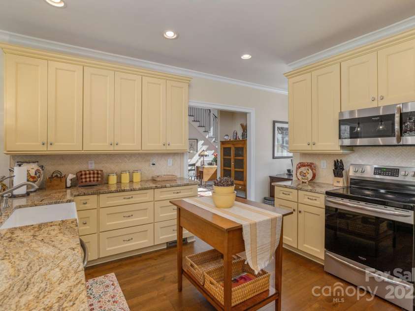 74 Shipman Parkway, Flat Rock, NC 28731.  MLS# CAR4274988, YatesRealty ID 24148. 