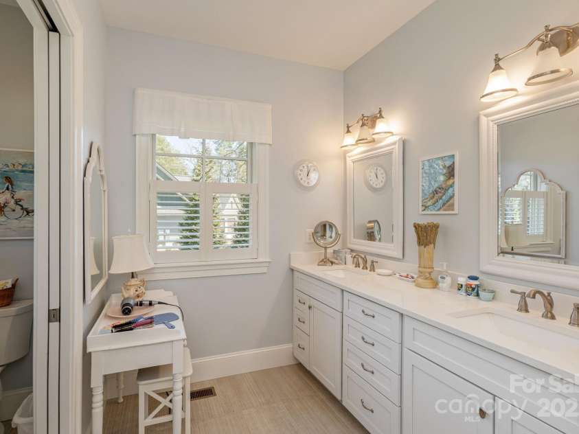 74 Shipman Parkway, Flat Rock, NC 28731.  MLS# CAR4274988, YatesRealty ID 24148. 