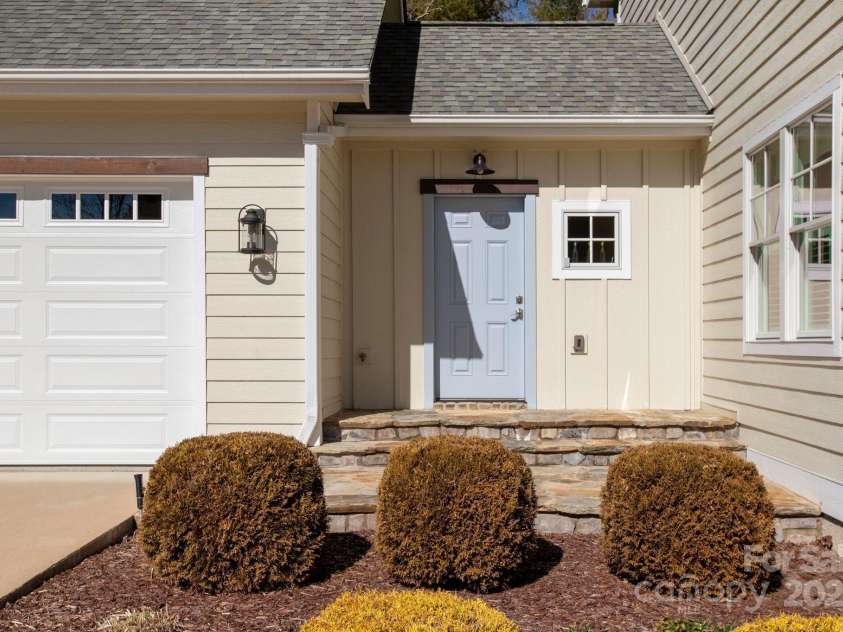 74 Shipman Parkway, Flat Rock, NC 28731.  MLS# CAR4274988, YatesRealty ID 24148. 