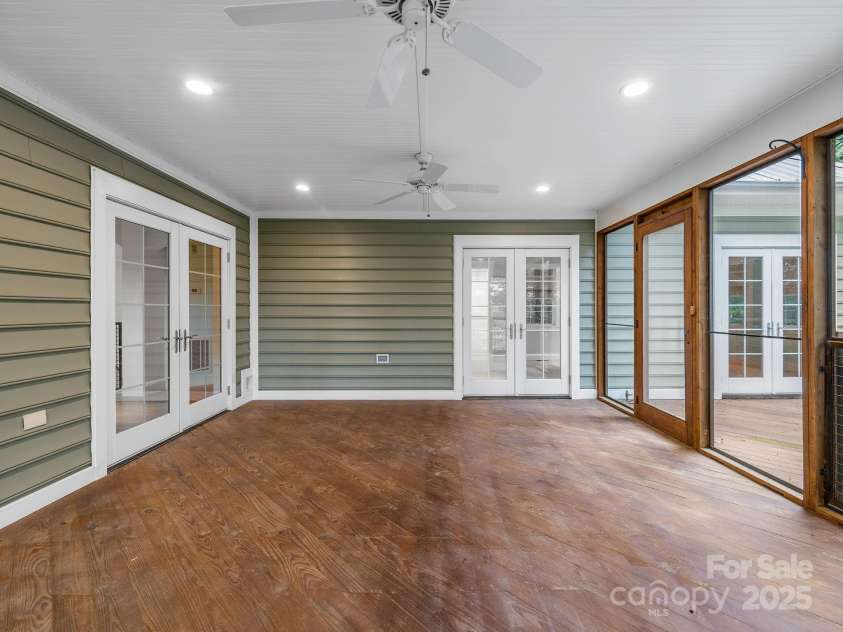 147 Woodland Road, Tryon, NC 28782.  MLS# CAR4277397, YatesRealty ID 24149. Screened porch has access from the great room and the primary bedroom.