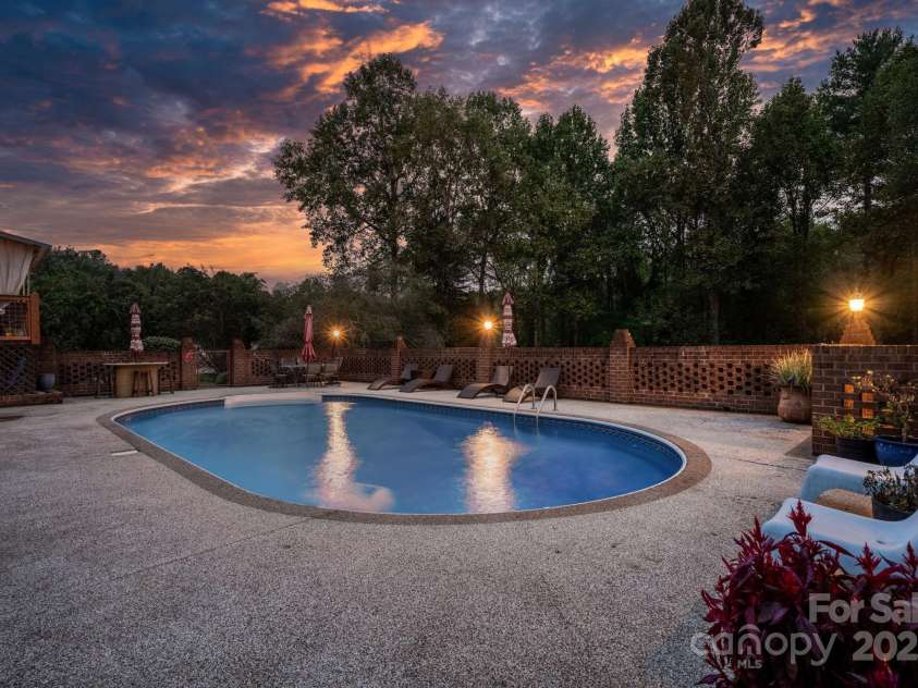 302 Redwood Place, Lenoir, NC 28645.  MLS# CAR4311544, YatesRealty ID 24150. 