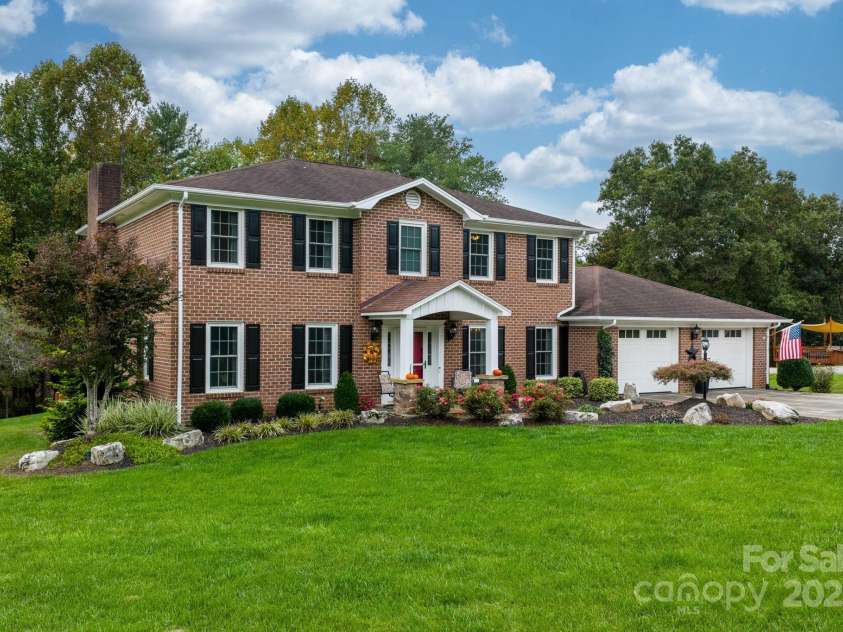 302 Redwood Place, Lenoir, NC 28645.  MLS# CAR4311544, YatesRealty ID 24150. 