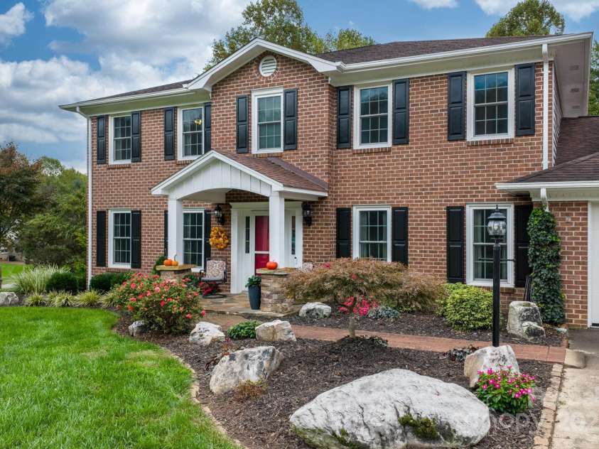 302 Redwood Place, Lenoir, NC 28645.  MLS# CAR4311544, YatesRealty ID 24150. 