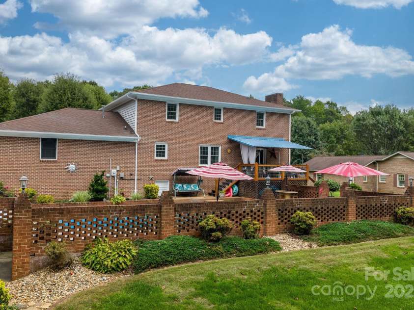 302 Redwood Place, Lenoir, NC 28645.  MLS# CAR4311544, YatesRealty ID 24150. 