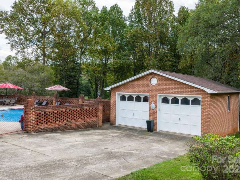 302 Redwood Place, Lenoir, NC 28645.  MLS# CAR4311544, YatesRealty ID 24150. 