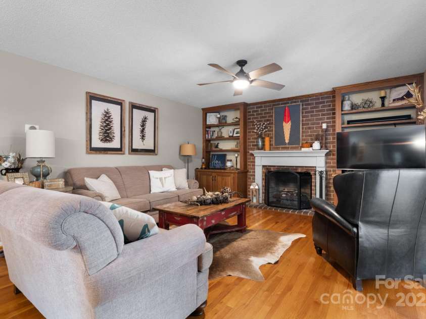 302 Redwood Place, Lenoir, NC 28645.  MLS# CAR4311544, YatesRealty ID 24150. 