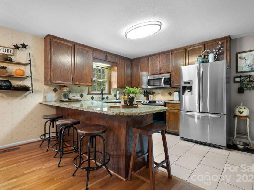 302 Redwood Place, Lenoir, NC 28645.  MLS# CAR4311544, YatesRealty ID 24150. 