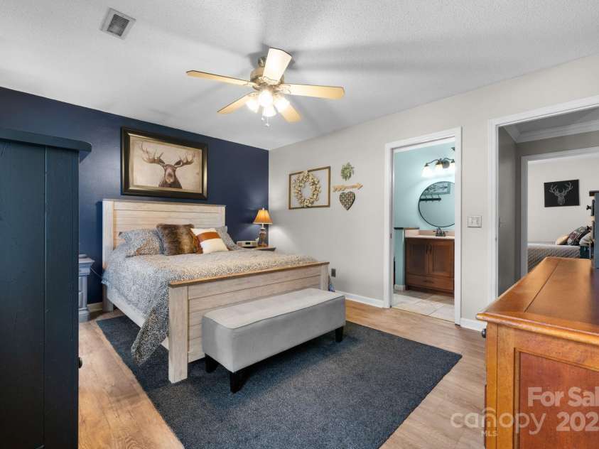 302 Redwood Place, Lenoir, NC 28645.  MLS# CAR4311544, YatesRealty ID 24150. 