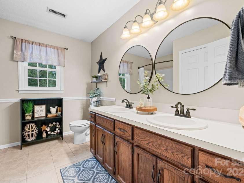 302 Redwood Place, Lenoir, NC 28645.  MLS# CAR4311544, YatesRealty ID 24150. 