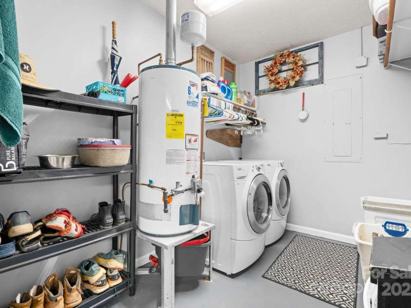 302 Redwood Place, Lenoir, NC 28645.  MLS# CAR4311544, YatesRealty ID 24150. 