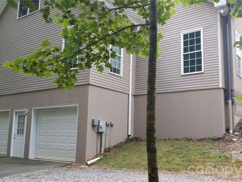 31 Reeds Creek Road, Fairview, NC 28730.  MLS# CAR4328175, YatesRealty ID 24150. 