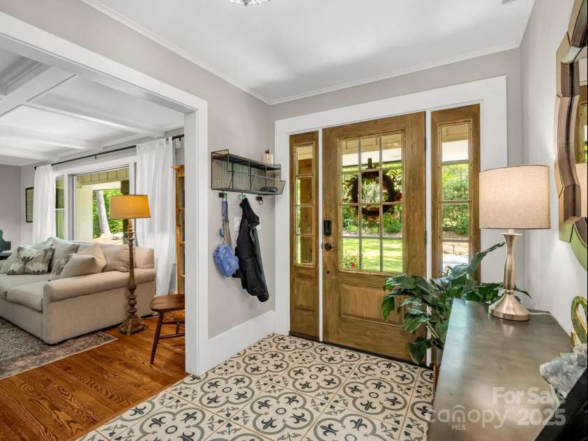 1351 Chanteloup Drive, Hendersonville, NC 28739.  MLS# CAR4250000, YatesRealty ID 24151. Bright foyer with beautiful tile