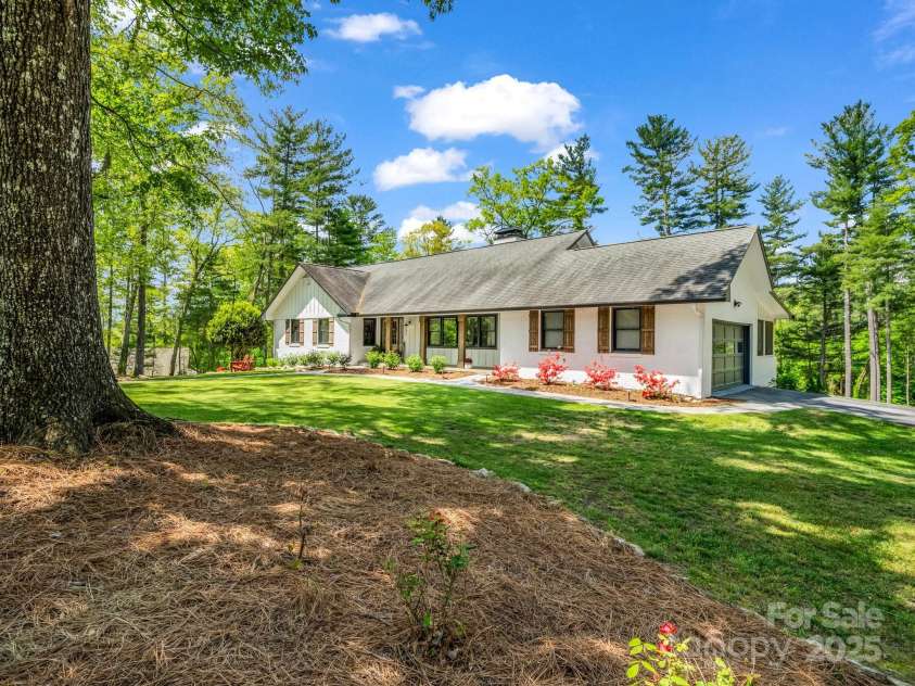 1351 Chanteloup Drive, Hendersonville, NC 28739.  MLS# CAR4250000, YatesRealty ID 24151. Welcome to 1351 Chanteloup Drive!