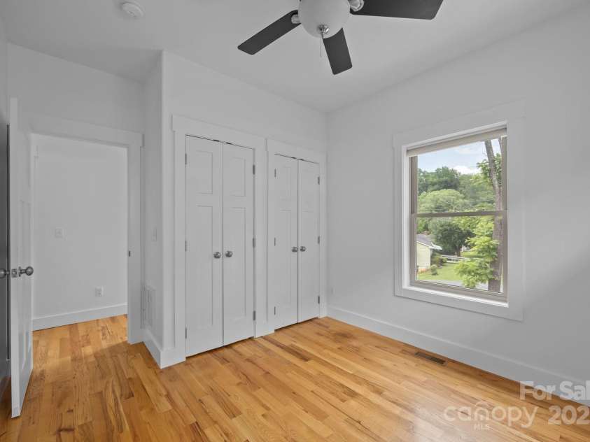 242 Sand Hill Road, Asheville, NC 28806.  MLS# CAR4277324, YatesRealty ID 24152. 