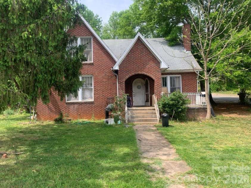 615 Meeting Street, Morganton, NC 28655.  MLS# CAR4383250, YatesRealty ID 24152. 