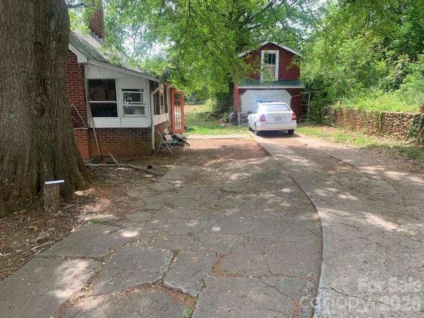 615 Meeting Street, Morganton, NC 28655.  MLS# CAR4383250, YatesRealty ID 24152. 