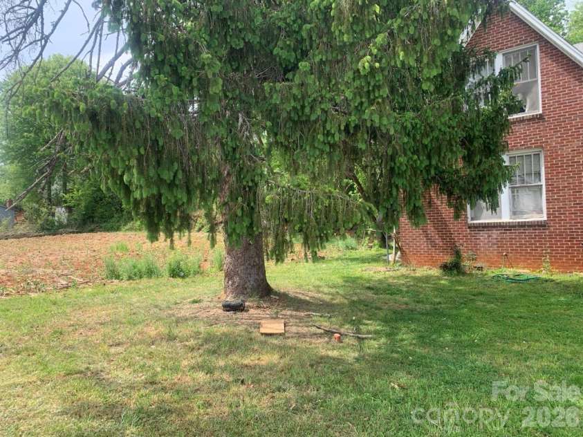 615 Meeting Street, Morganton, NC 28655.  MLS# CAR4383250, YatesRealty ID 24152. 