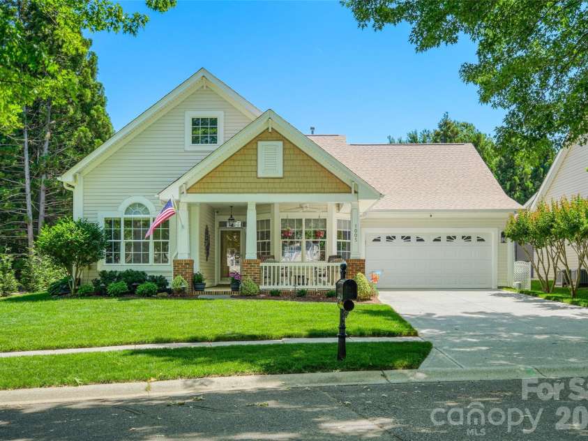 1005 Feather Oak Lane, Matthews, NC 28104.  MLS# CAR4383227, YatesRealty ID 24153. 