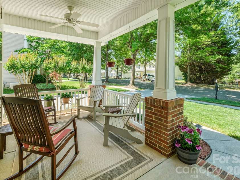 1005 Feather Oak Lane, Matthews, NC 28104.  MLS# CAR4383227, YatesRealty ID 24153. 