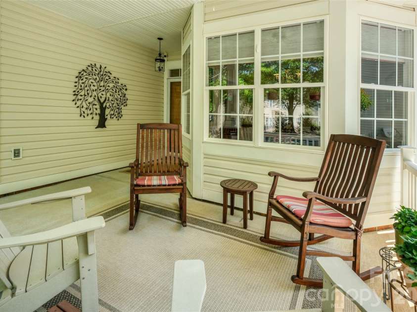 1005 Feather Oak Lane, Matthews, NC 28104.  MLS# CAR4383227, YatesRealty ID 24153. 