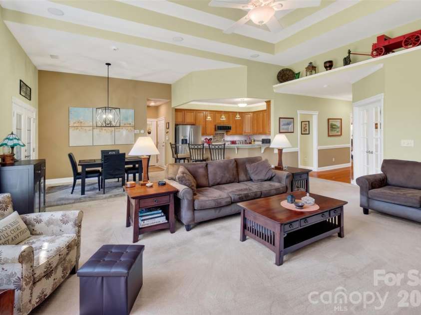 1005 Feather Oak Lane, Matthews, NC 28104.  MLS# CAR4383227, YatesRealty ID 24153. 
