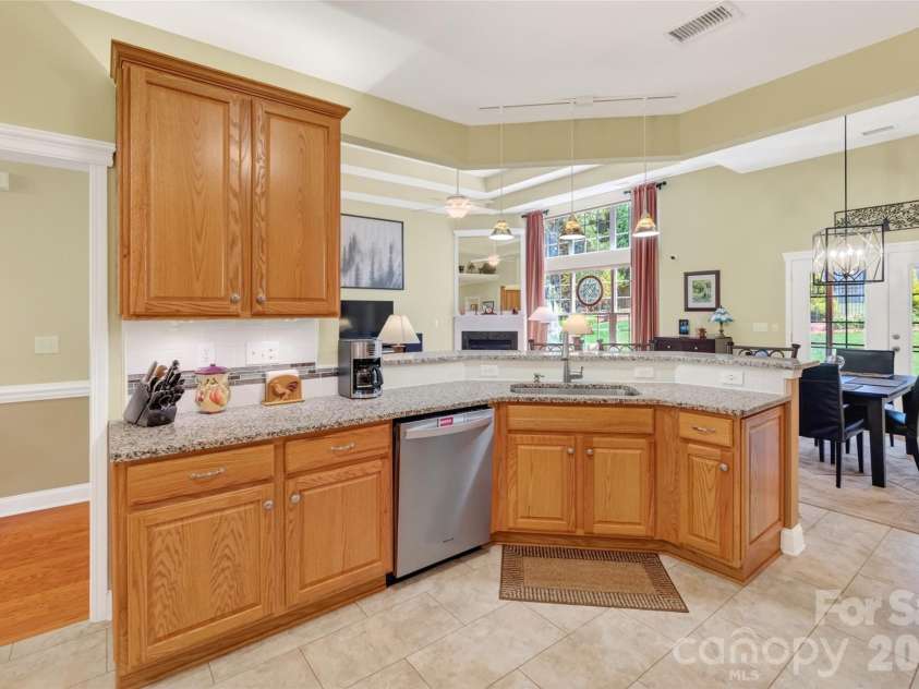 1005 Feather Oak Lane, Matthews, NC 28104.  MLS# CAR4383227, YatesRealty ID 24153. 