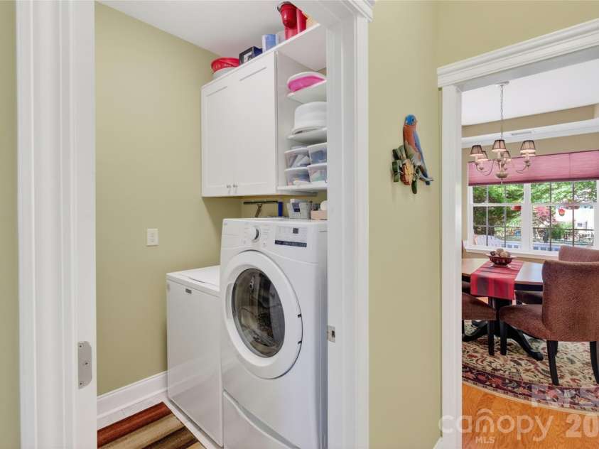 1005 Feather Oak Lane, Matthews, NC 28104.  MLS# CAR4383227, YatesRealty ID 24153. 