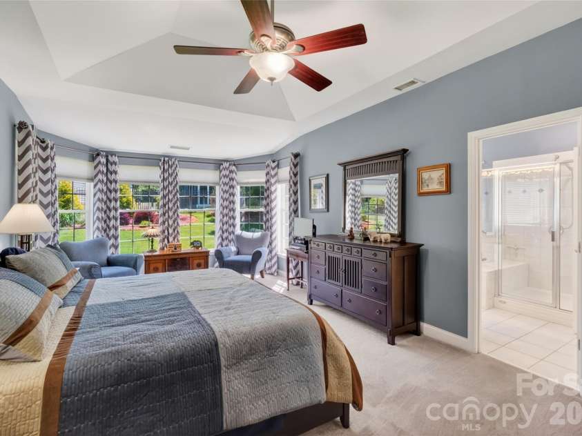 1005 Feather Oak Lane, Matthews, NC 28104.  MLS# CAR4383227, YatesRealty ID 24153. 