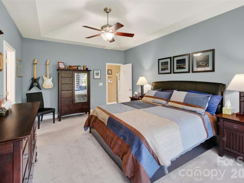 1005 Feather Oak Lane, Matthews, NC 28104.  MLS# CAR4383227, YatesRealty ID 24153. 